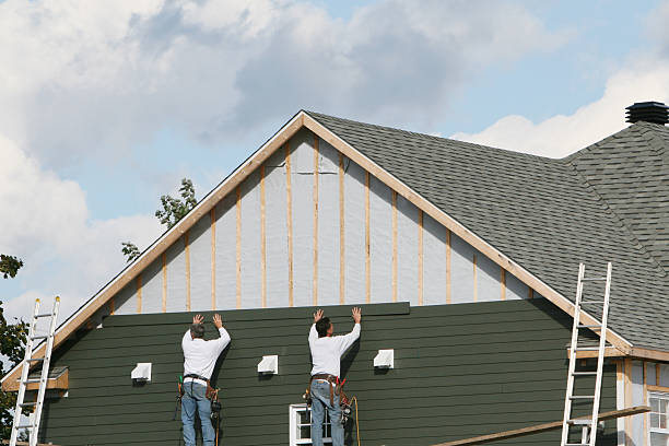Professional Siding Contractor technician working in Hampton, IL